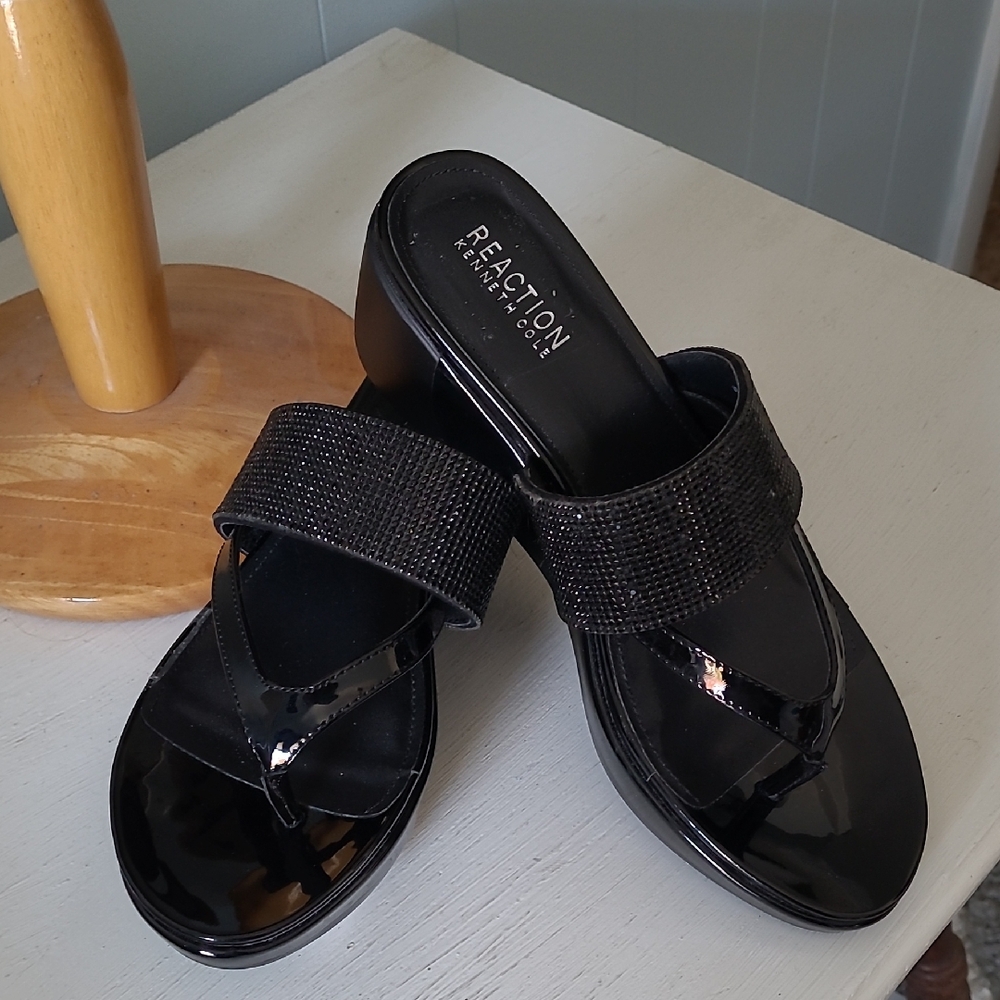 Kenneth Cole Reaction Glossy Black Sandals
